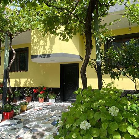 H&A Guest House Голем Екстериор снимка