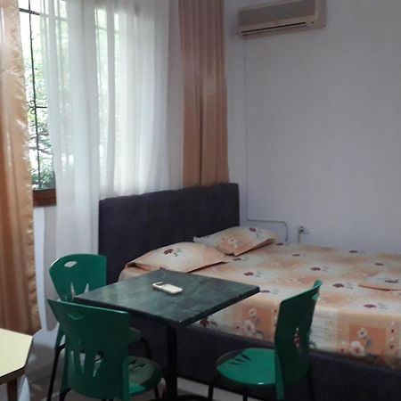 H&A Guest House Голем Екстериор снимка
