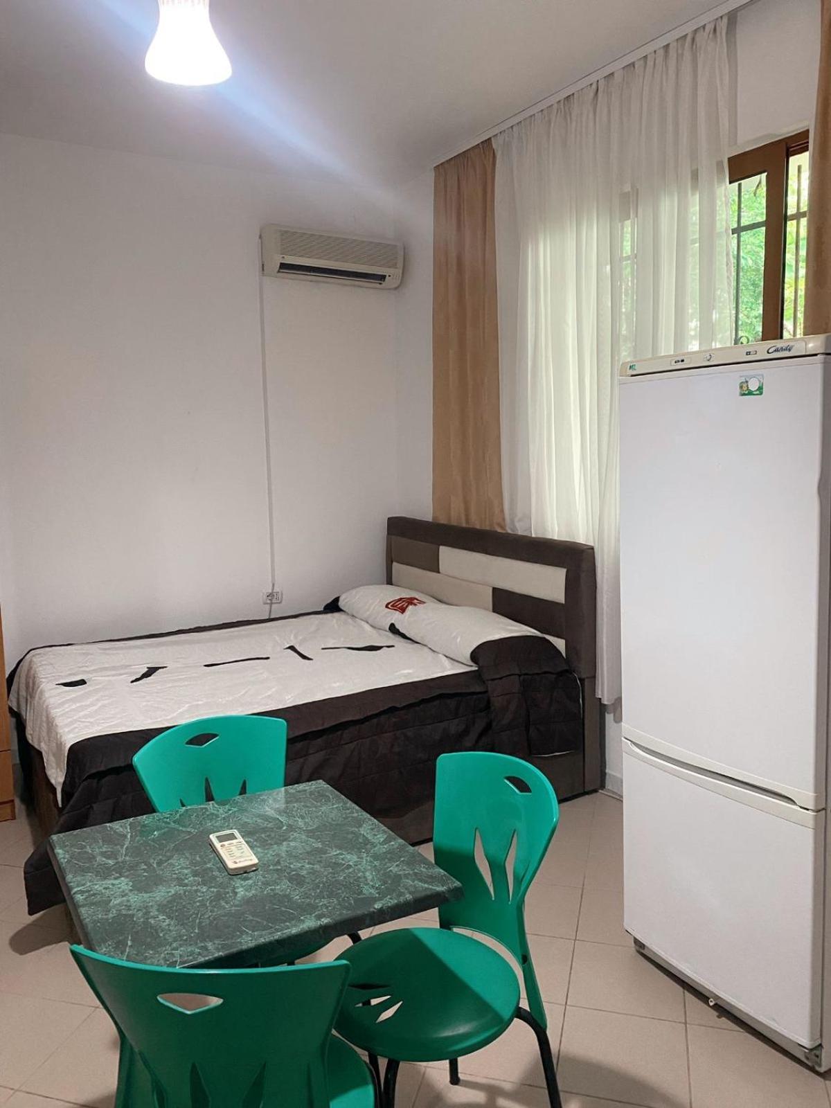 H&A Guest House Голем Екстериор снимка