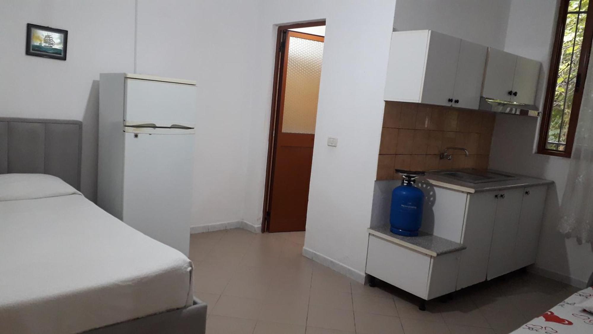 H&A Guest House Голем Екстериор снимка