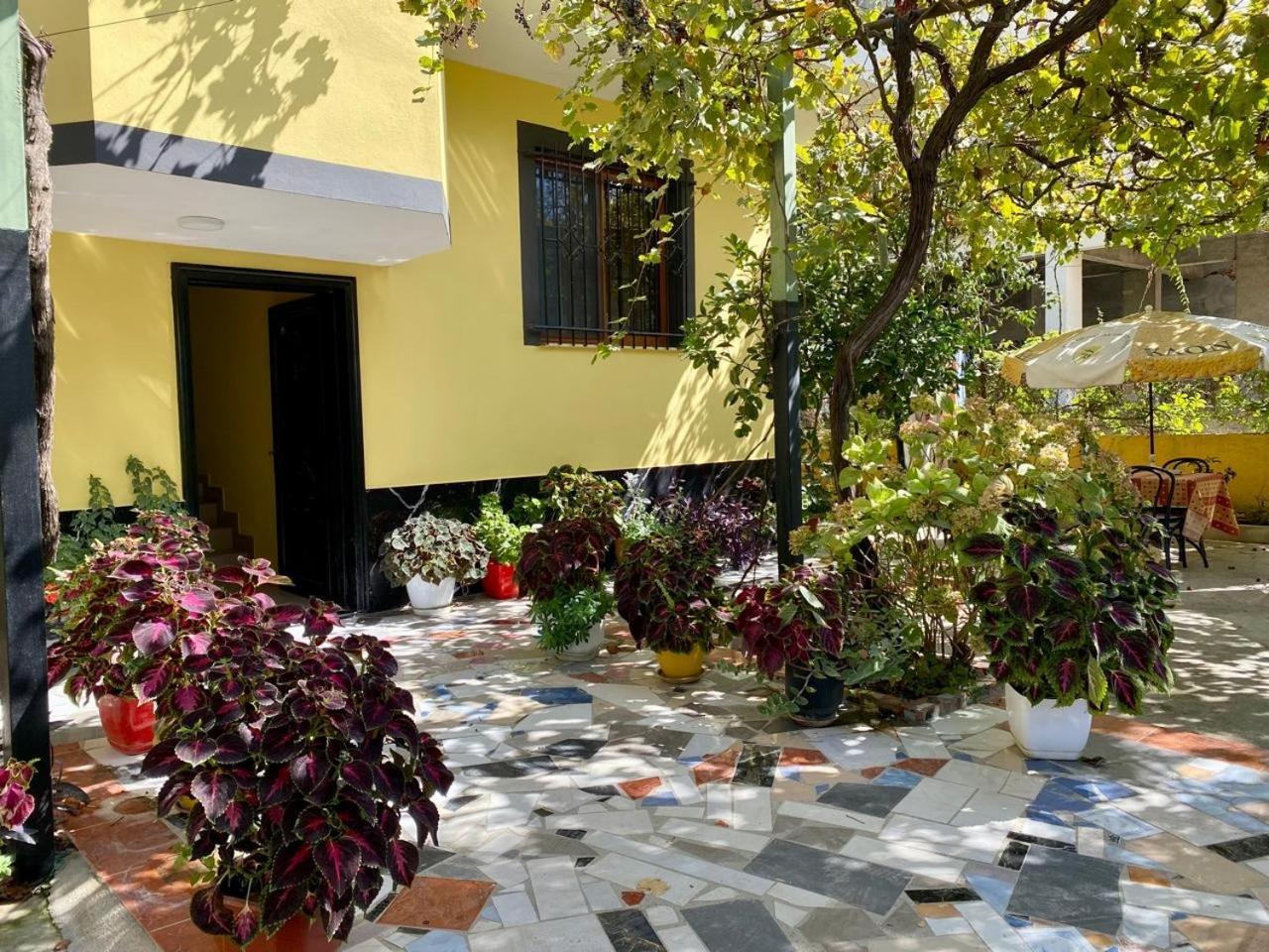H&A Guest House Голем Екстериор снимка